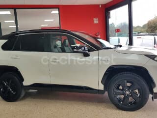 Toyota rav4 2.5l 220h feel